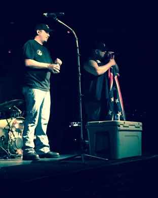 Live concert by The Cleverlys