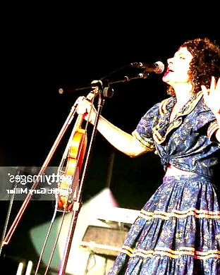 Carrie Rodriguez's Laboratorio